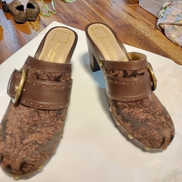 Liz Claiborne new york size 6 slide on, nwot , wooded heel studded - Picture 3 of 11